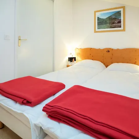 With Parking For 5 People Appartamento
